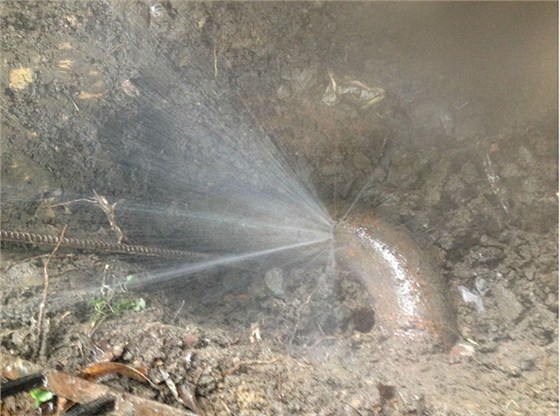 管道漏水